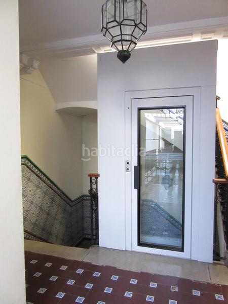 Foto 48d88c38-f520-4bf3-9621-c94a117f2b90. Alquiler piso  de 3 dormitorios con ascensor en calle feria en Sevilla