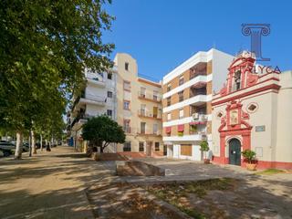 Pis  Avenida torneo. Piso de dos dormitorios y patio en calle torneo
