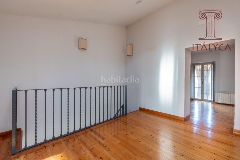 Foto 5d3a6ad9-0a9a-4355-8895-75a54ffc805a. Casa amb calefacció aparcament a Centro Bormujos