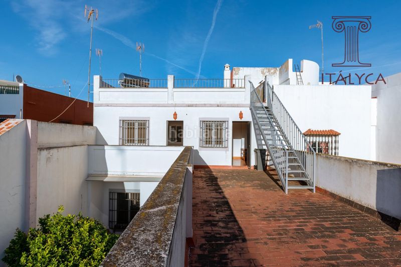 Foto 9b7324d0-4829-4d51-8f41-853f08758c3a. Casa amb calefacció aparcament a Centro Bormujos