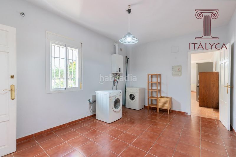 Foto cabe5d55-97a5-4aee-af90-376db92ec68d. Casa amb calefacció aparcament a Centro Bormujos