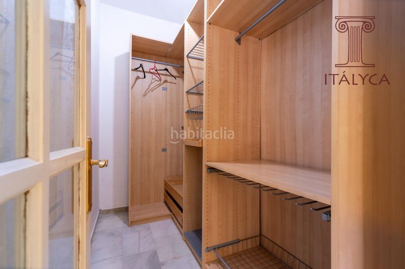 Foto ec87f4c6-4a3c-42f2-bf80-24da34685e3c. Casa amb calefacció aparcament a Centro Bormujos