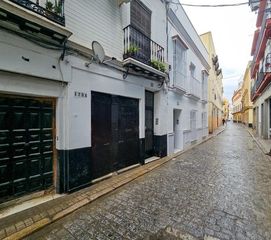 Flat in Santa Catalina. Piso con patio privativo junto a san román