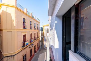 Pis en Encarnaci�n - Regina. Amplio piso familiar en santa catalina, junto a ponce de le�n