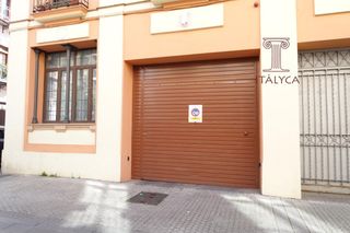 Aparcament de moto a Calle calle baños 61. 3 plazas de garaje para moto en calle baños
