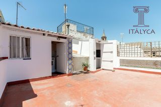 Dachwohnung  Calle gonzalez cuadrado 49. Ático dúplex con terraza de buen tamaño junto al mercado de feri