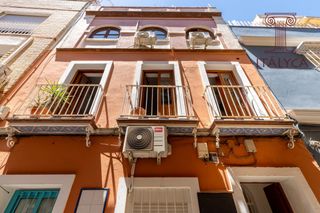 Haus  Calle gonzalez cuadrado 49. Casa con terraza de buen tamaño junto al mercado de feria