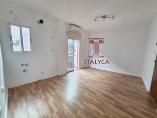 Appartement à Calle marco sancho 25. Apartamento exterior junto a calle feria