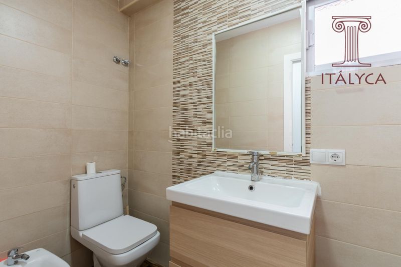 Foto f298c878-a003-44a9-b69b-acd24d738543. Pis a calle peral 45 a San Gil Sevilla
