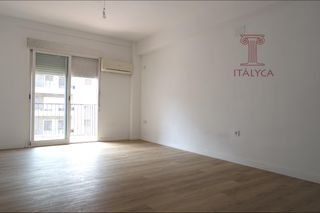 Rent Flat  Calle virgen de lujan. Piso de tres dormitorios con terraza en virgen de luján