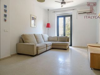 Rent Flat  Santa marina 26. Piso de tres dormitorios junto a calle san luis
