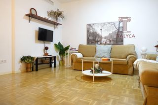 Flat in Calle MACASTA 62