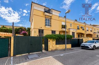 Maison jumelée  Avenida avenida clara campoamor. Chalet pareado con jardín, buhardilla y garaje en montelar  san