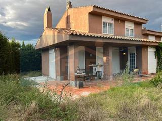 Casa aparellada a Sant Quirze Parc-Vallsuau-Castellet. Casa adosada en venta en sant quirze del vallès
