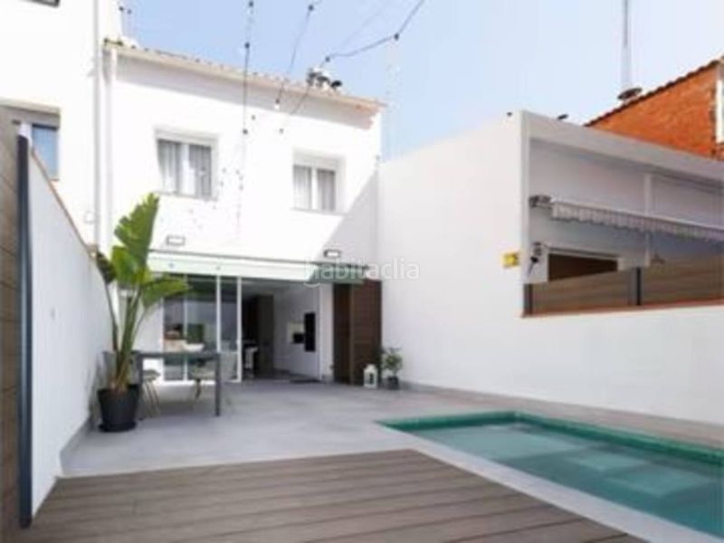 Foto 157949cf-3f6b-4032-a6aa-211bb7f01e29. Casa adossada amb calefacció aparcament piscina a Sabadell