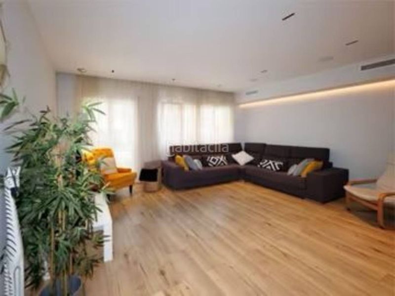 Foto 2b43f80e-0032-4c0c-a8b7-bd97b05da9e5. Casa adossada amb calefacció aparcament piscina a Sabadell