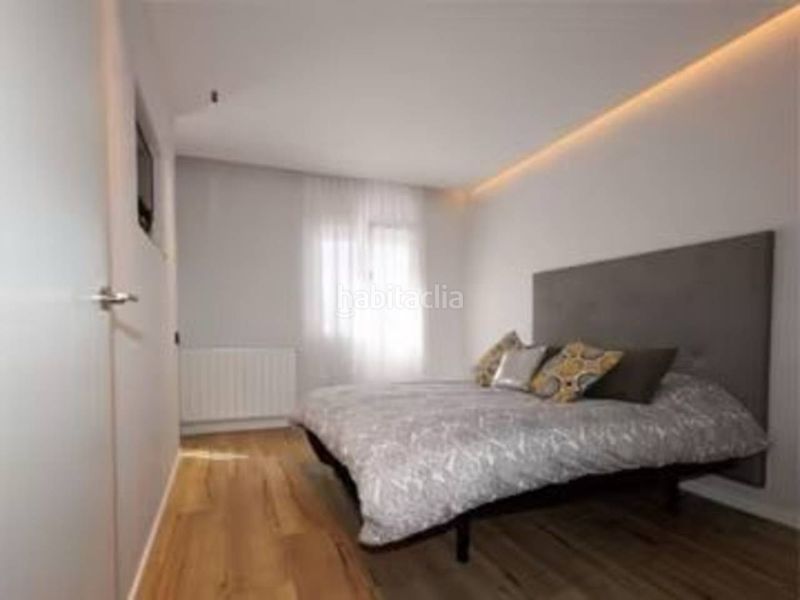 Foto 2c5f5d2d-e976-4167-8803-3a22b136f16e. Casa adossada amb calefacció aparcament piscina a Sabadell