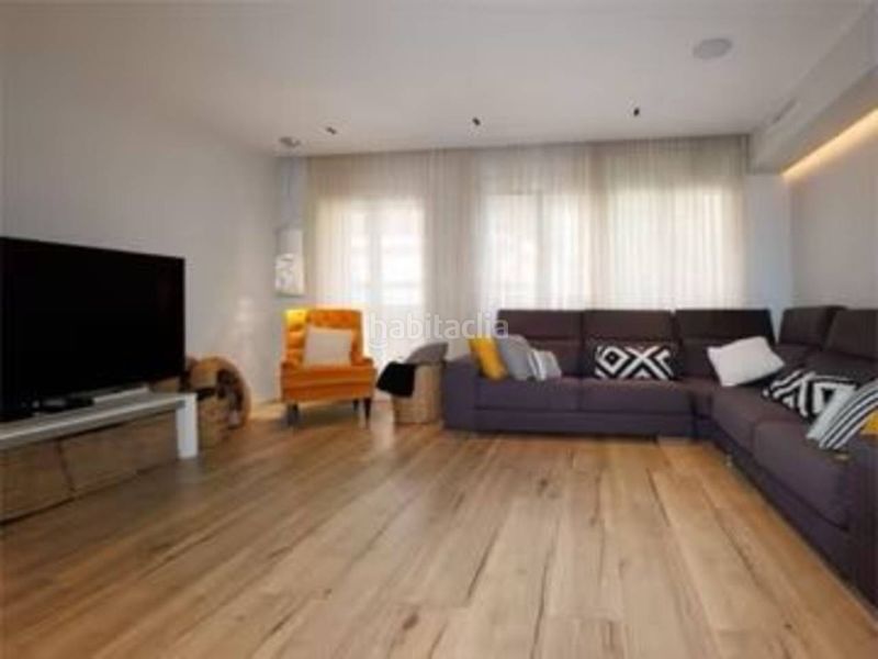 Foto 37e59558-88be-43f6-aec3-2f141476e8e5. Casa adossada amb calefacció aparcament piscina a Sabadell