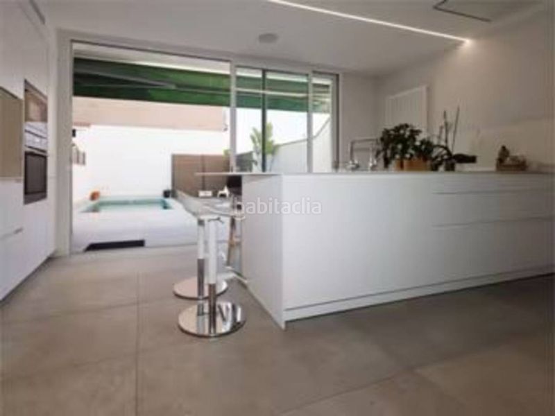 Foto 51dcaefd-d5b0-47c9-afce-980d8553c640. Casa adossada amb calefacció aparcament piscina a Sabadell