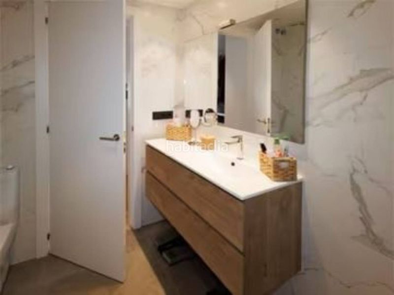 Foto 6b274be8-a0b8-420b-a528-8a51d178d885. Casa adossada amb calefacció aparcament piscina a Sabadell