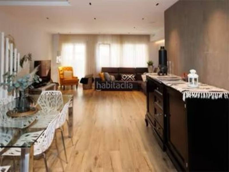 Foto 97a00b16-b1cf-47ce-bb20-49238f4043e8. Casa adossada amb calefacció aparcament piscina a Sabadell