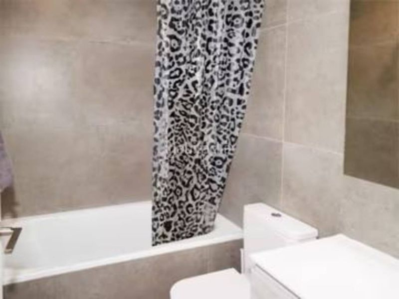 Foto 9839a771-5e40-4743-a311-64443662fc29. Casa adossada amb calefacció aparcament piscina a Sabadell