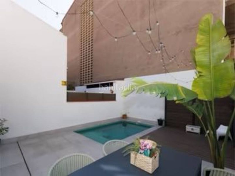 Foto cf7fd52c-55ff-4998-876a-efe0045b8d91. Casa adossada amb calefacció aparcament piscina a Sabadell