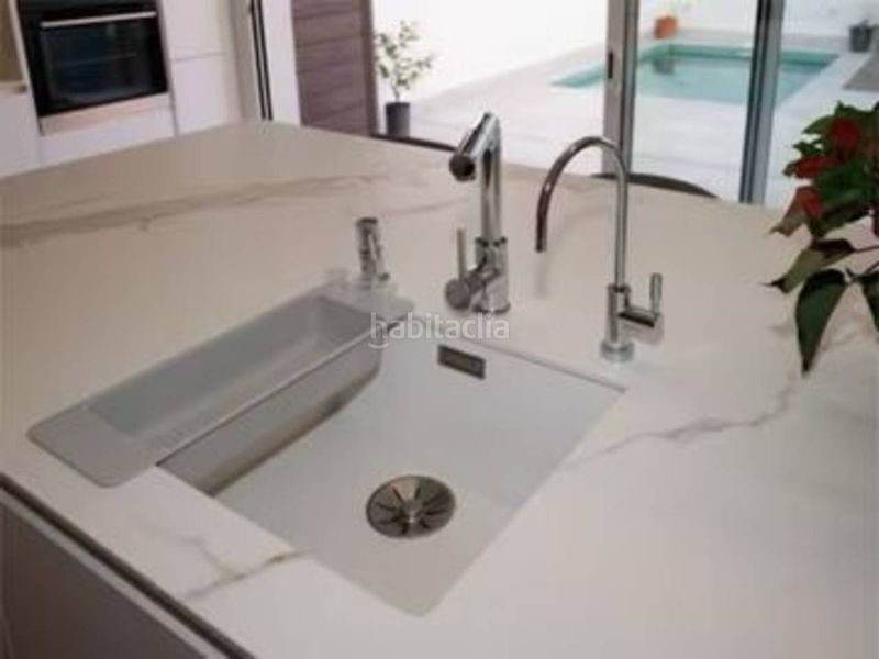 Foto ff238eca-e741-4505-99ec-04cb2fd093eb. Casa adossada amb calefacció aparcament piscina a Sabadell