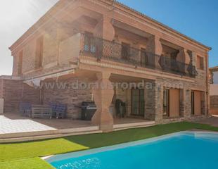 Xalet a Arriate. Gran chalet en urbanización tranquila de arriate