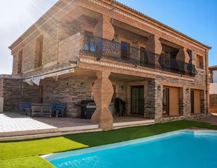 Xalet a Arriate. Gran chalet en urbanización tranquila de arriate