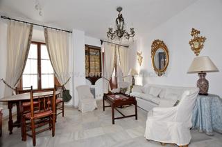 Etagenwohnung in Casco Histórico. Piso amplio en el centro de ronda con tres dormitorios  y dos ba