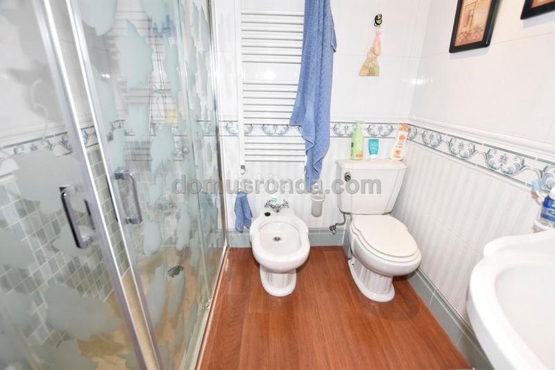 Foto c2e58ba6-0925-4178-bf8a-8fb7a6bf7e6e. Pis amb calefacció a Centro Ronda