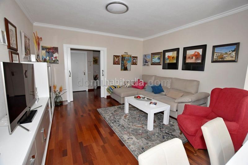 Foto cbe8d3c2-7d36-4ea2-a6a9-a54ae1fb6ce9. Pis amb calefacció a Centro Ronda