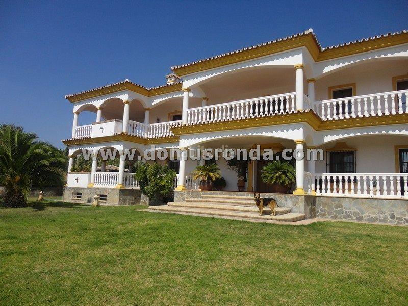 Foto a317484c-12bc-4216-aa07-24c8af7d11f1. Chalet avec chauffage parking piscine dans Centro Ronda