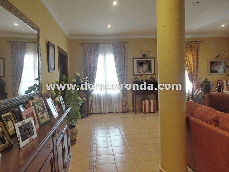 Foto a946d6a9-e648-48c1-8522-919a074b96c9. Chalet avec chauffage parking piscine dans Centro Ronda