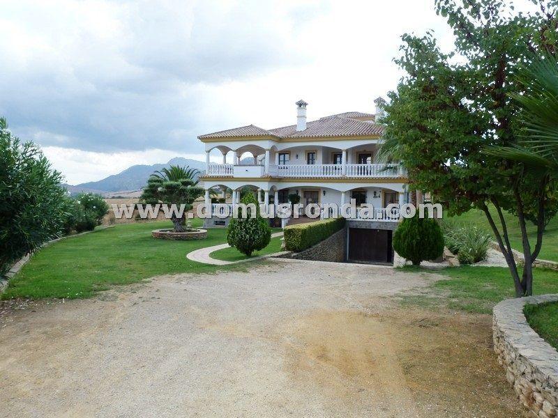 Foto b3141b8f-a394-4274-83e1-408a2c4f427d. Chalet avec chauffage parking piscine dans Centro Ronda