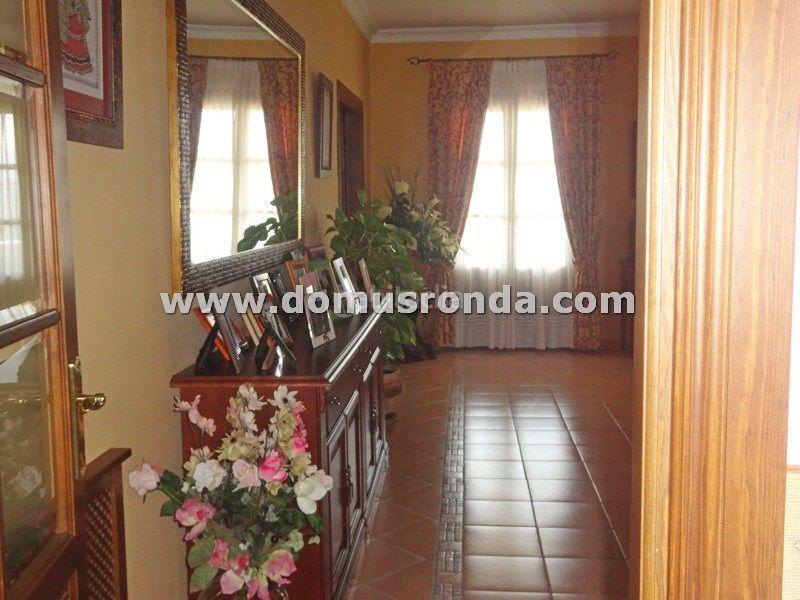 Foto c3ece20c-496f-436b-bac0-90672cccdc9f. Chalet avec chauffage parking piscine dans Centro Ronda