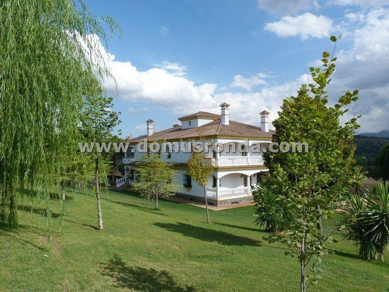 Foto c4ca3c39-cc60-47d5-989d-3c8fd368aef7. Chalet avec chauffage parking piscine dans Centro Ronda