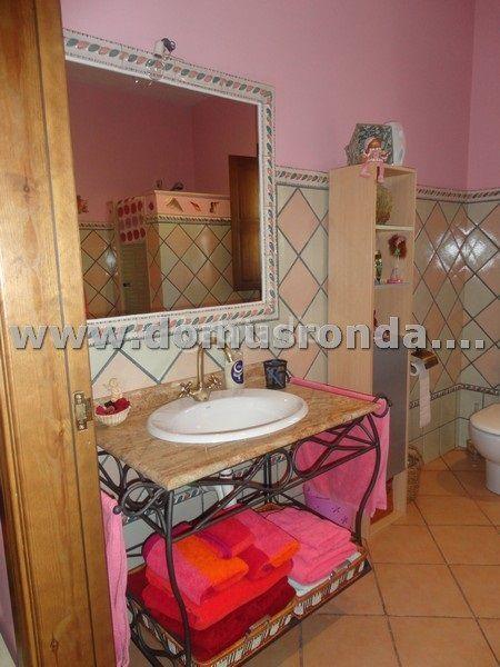 Foto cc381f6b-2f62-45b1-8ed8-db8b1a5987d2. Chalet avec chauffage parking piscine dans Centro Ronda