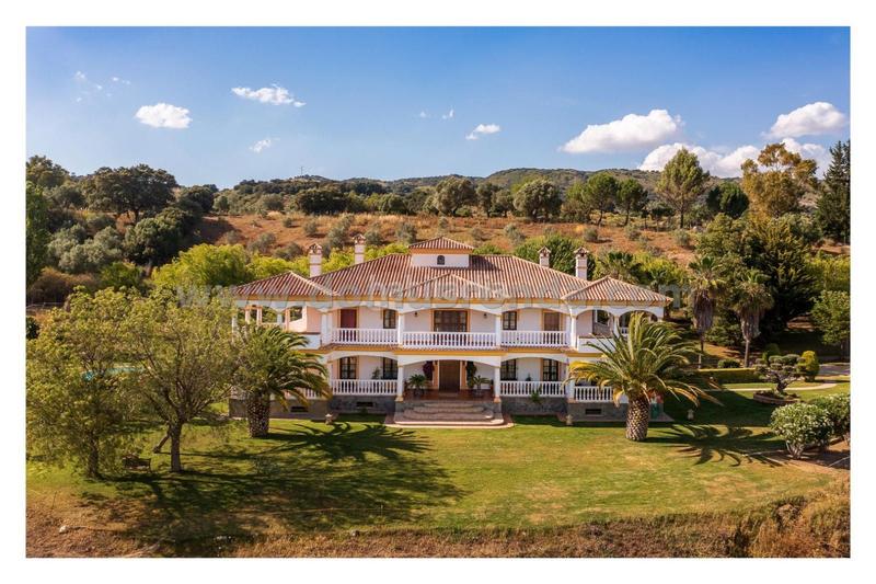 Foto d4a9464c-b54b-443c-950a-bbbce3e800b7. Chalet avec chauffage parking piscine dans Centro Ronda