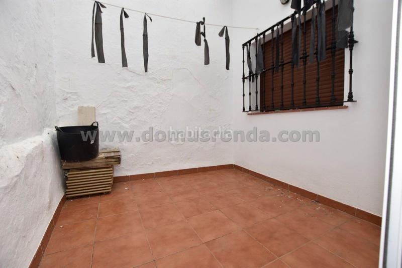 Foto 9bc598f0-49a9-4cd8-893b-f471382c1e6e. Casa  amplia en Benaoján