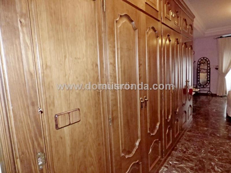 Foto f82d1e9b-48f1-4cfa-8123-e659856cf6e0. Dúplex gran duplex en pleno centro en Casco Histórico Ronda