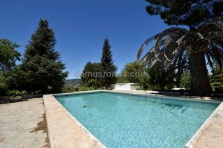 Chalet à Partidas Norte. Chalet  con  parcela y piscina  a solo 10min de ronda