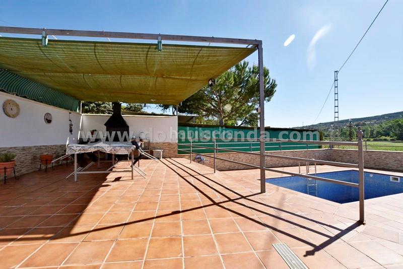 Foto db7bf8b0-dd0b-47f0-8347-2f724089c5e7. Masía estupenda casa de campo con parcela en Partidas Norte Ronda