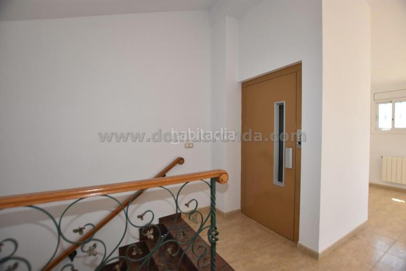 Foto b7206e62-4710-44b7-b2ac-8fa5c856a42a. Casa  increíble con múltiples patios en San Cristóbal Ronda