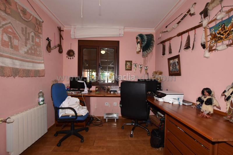 Foto f58840f4-1ae0-4781-b1cc-266f15620d55. Chalet with heating pool in Partidas Norte Ronda