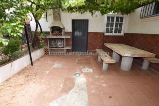 Haus  Doctor perez llorca. Casa con garaje y patio en venta en ronda