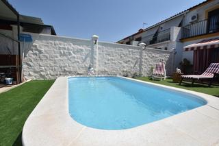 Maison jumelée à La Planilla. Adosado con piscina en la planilla ronda
