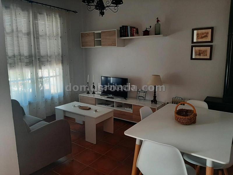 Foto cc6dd3b3-2f3f-402e-9a5c-1e48e2778f13. Casa adosado con piscina comunitaria en Montejaque