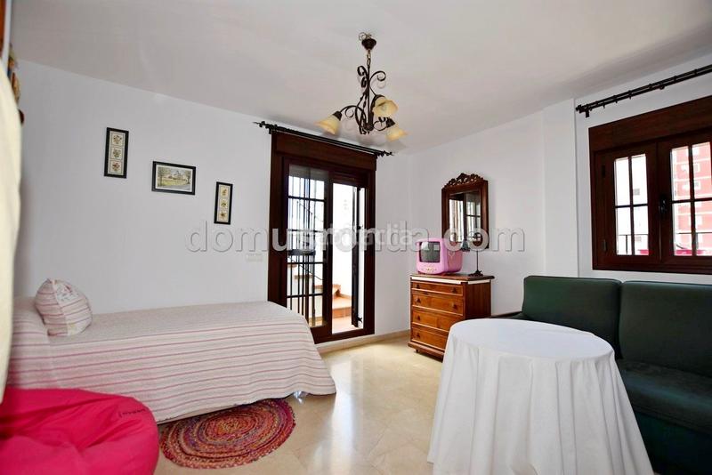 Foto f5e2df98-f3b4-45c4-8eec-bcb51c686d8a. Haus mit heizung pool in Centro Ronda